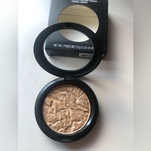 MAC Chez Chez Lamé highlight powder NIB